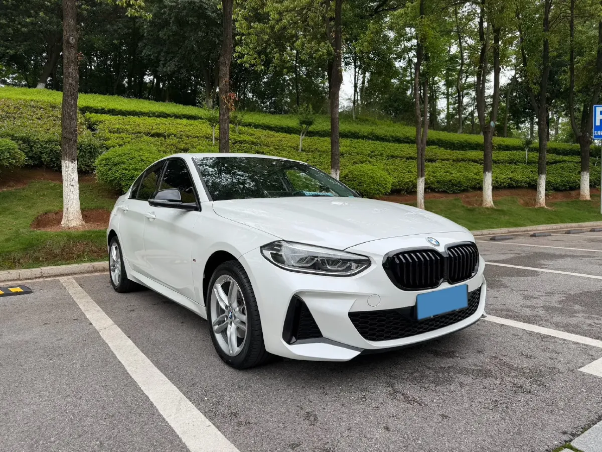 2022 BMW 1 Series 1.5T 140HP L3 7DCT,autocango,china used car exporter,china ev exporter,chinese used car exporter,chinese used ev exporter