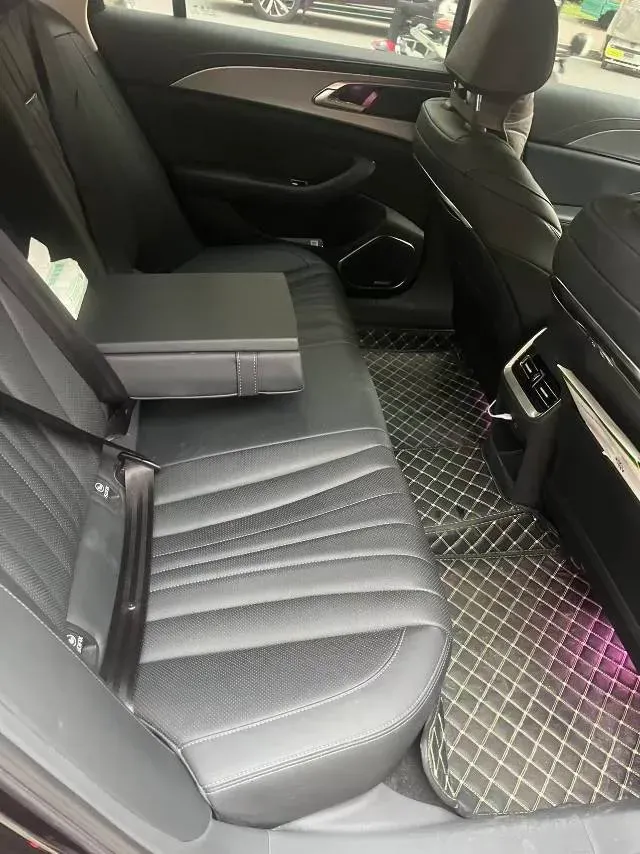 2023 HongQi H5 2.0T 224HP L4 8AT,autocango,china used car exporter,china ev exporter,chinese used car exporter,chinese used ev exporter