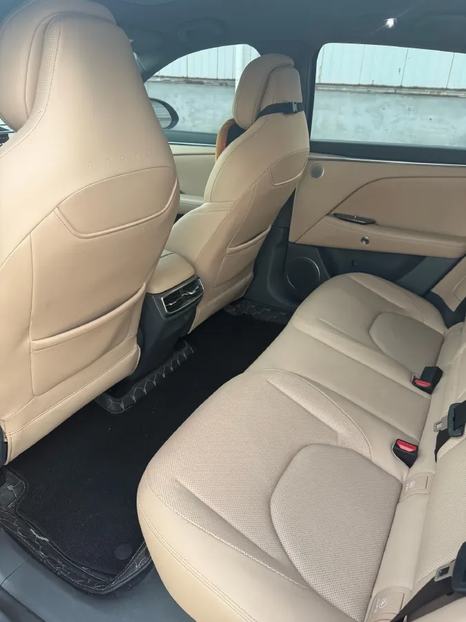 2024 HongQi H5 2.0T 224HP L4 8AT,autocango,china used car exporter,china ev exporter,chinese used car exporter,chinese used ev exporter