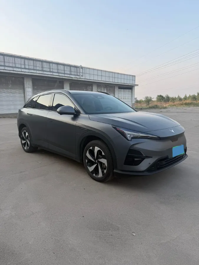 2024 HongQi H5 2.0T 224HP L4 8AT,autocango,china used car exporter,china ev exporter,chinese used car exporter,chinese used ev exporter