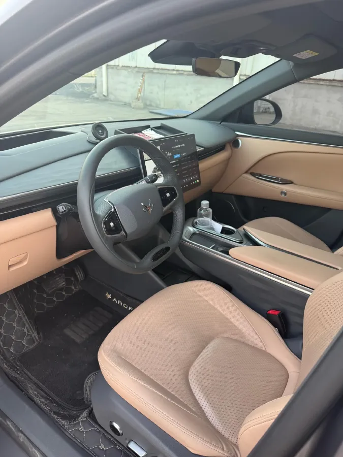 2024 HongQi H5 2.0T 224HP L4 8AT,autocango,china used car exporter,china ev exporter,chinese used car exporter,chinese used ev exporter