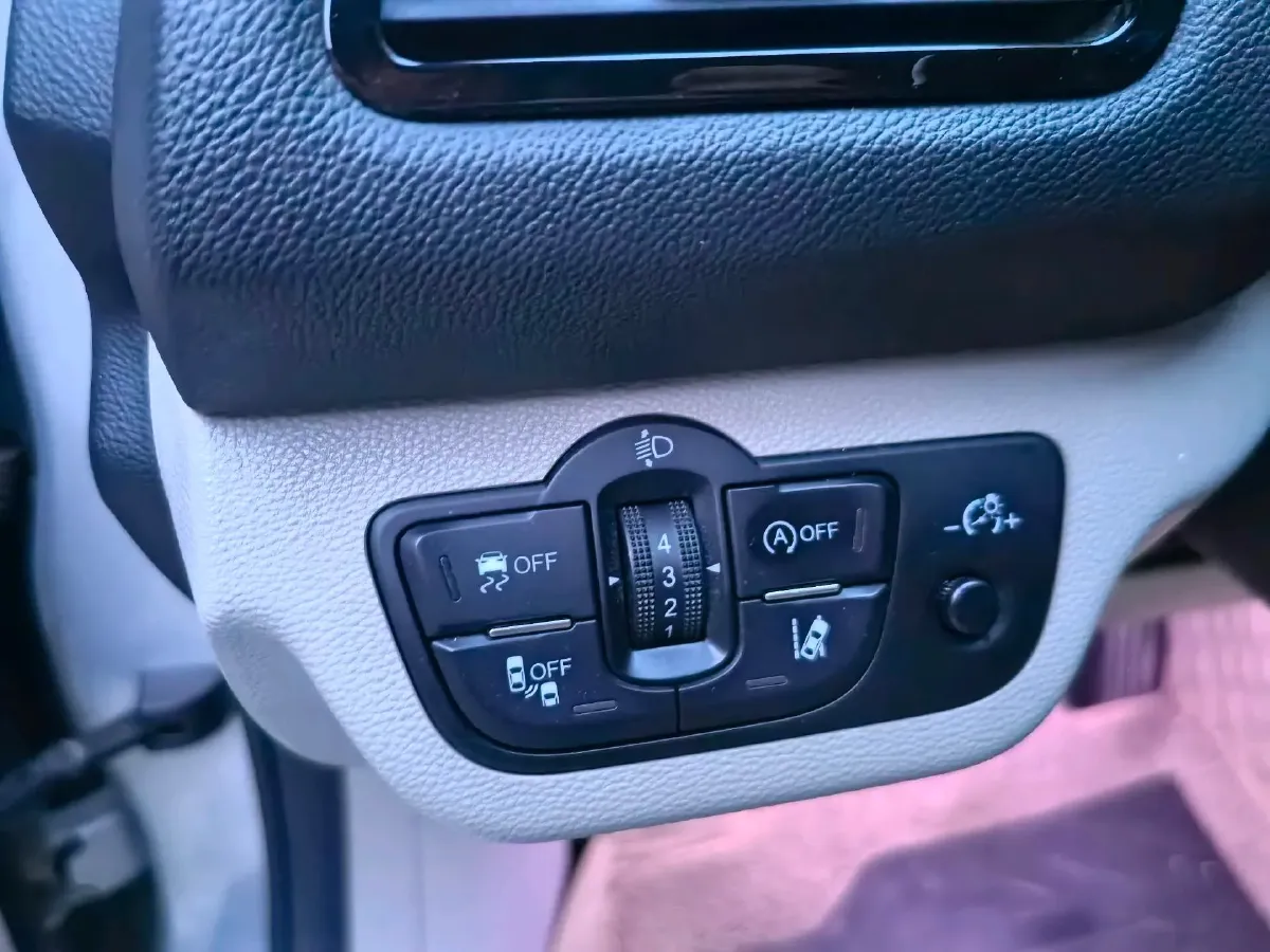 2019 HongQi H5 1.8T 180HP L4 6AT,autocango,china used car exporter,china ev exporter,chinese used car exporter,chinese used ev exporter
