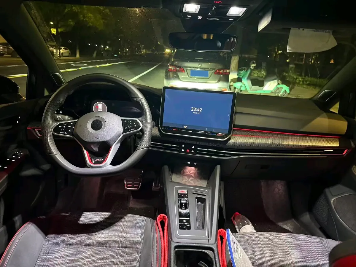 2025 Volkswagen GolfGTI 2.0T 220HP L4 7DCT,autocango,china used car exporter,china ev exporter,chinese used car exporter,chinese used ev exporter