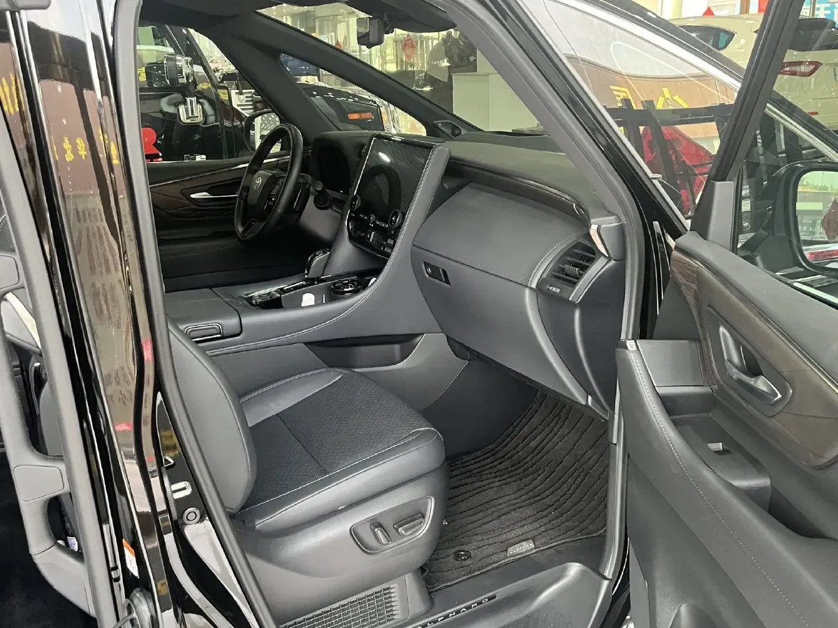 2025 Toyota Alphard 2.5L 190HP L4 E-CVT Hybrid,autocango,china used car exporter,china ev exporter,chinese used car exporter,chinese used ev exporter