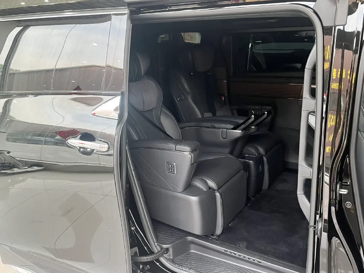 2025 Toyota Alphard 2.5L 190HP L4 E-CVT Hybrid,autocango,china used car exporter,china ev exporter,chinese used car exporter,chinese used ev exporter
