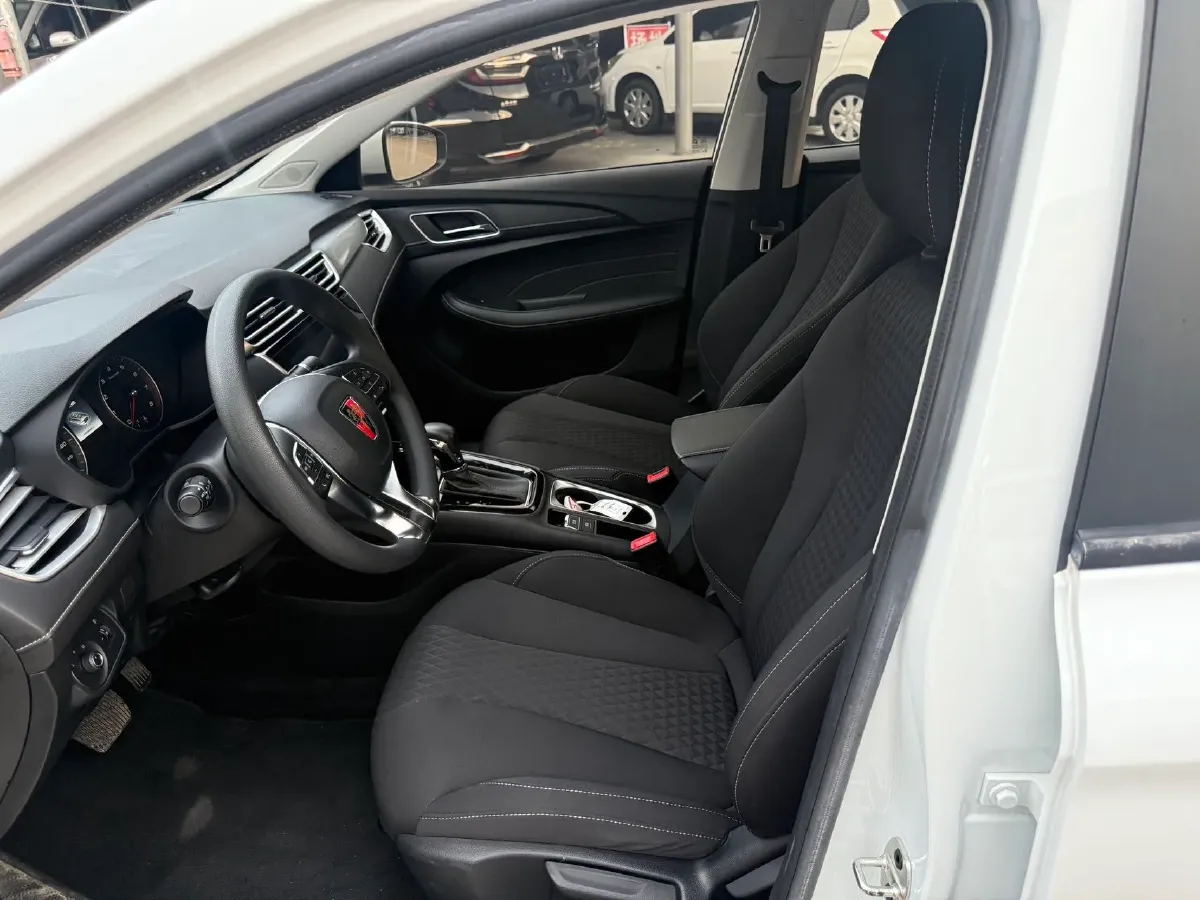 2020 Roewe i5 1.5L 120HP L4 CVT,autocango,china used car exporter,china ev exporter,chinese used car exporter,chinese used ev exporter