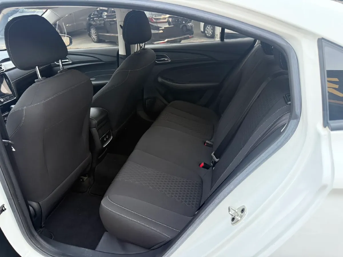 2020 Roewe i5 1.5L 120HP L4 CVT,autocango,china used car exporter,china ev exporter,chinese used car exporter,chinese used ev exporter