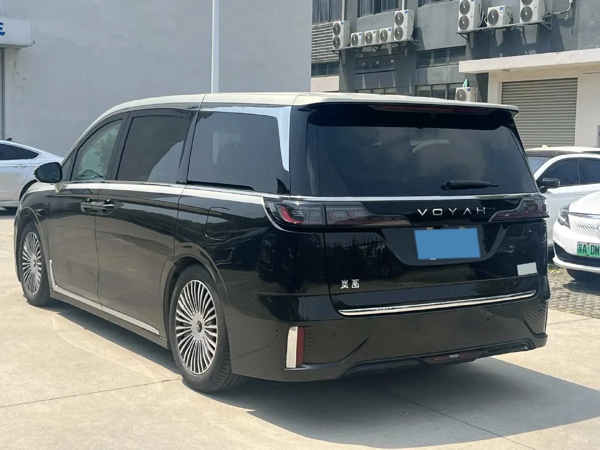 2025 Voyah Dream 1.5T 150HP L4 PHEV 41.7KWH,autocango,china used car exporter,china ev exporter,chinese used car exporter,chinese used ev exporter