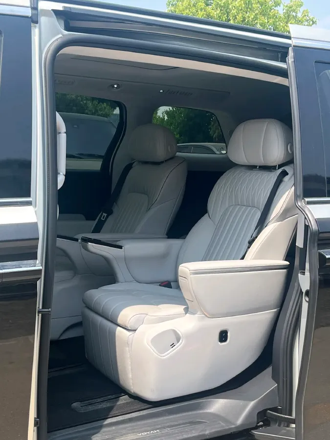 2025 Voyah Dream 1.5T 150HP L4 PHEV 41.7KWH,autocango,china used car exporter,china ev exporter,chinese used car exporter,chinese used ev exporter