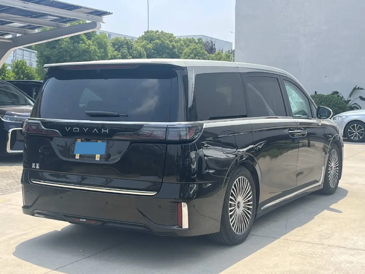 2025 Voyah Dream 1.5T 150HP L4 PHEV 41.7KWH,autocango,china used car exporter,china ev exporter,chinese used car exporter,chinese used ev exporter