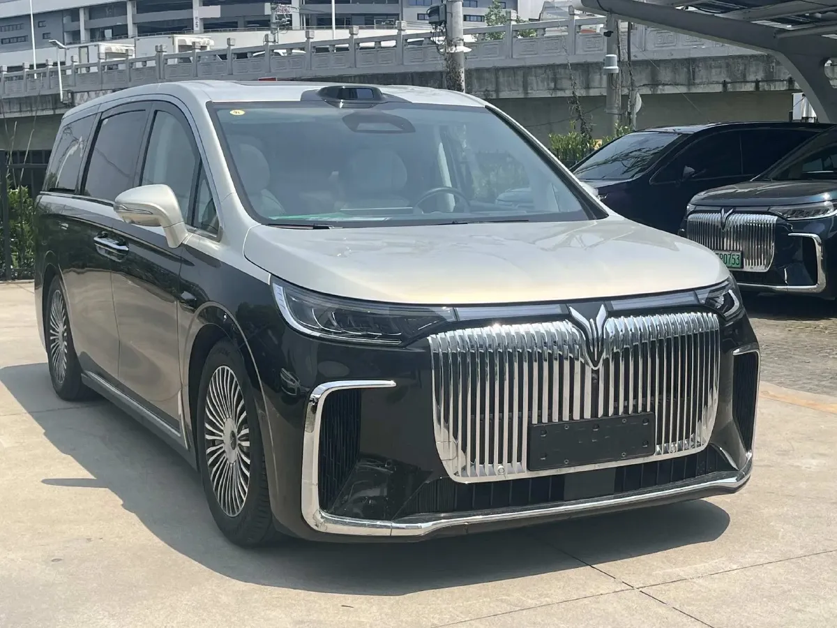 2025 Voyah Dream 1.5T 150HP L4 PHEV 41.7KWH,autocango,china used car exporter,china ev exporter,chinese used car exporter,chinese used ev exporter