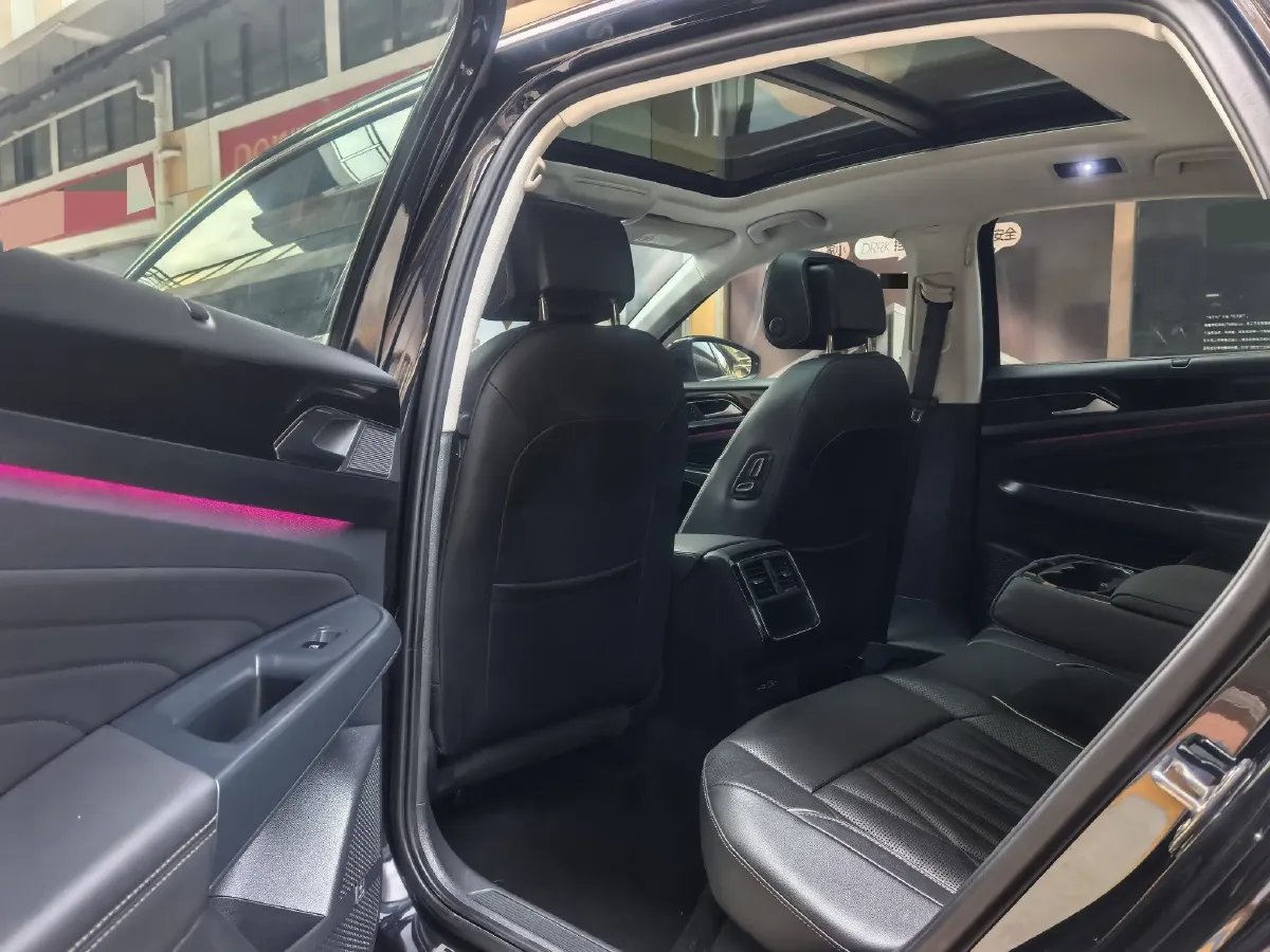 2022 Xpeng P7 BEV 60.2KWH,autocango,china used car exporter,china ev exporter,chinese used car exporter,chinese used ev exporter