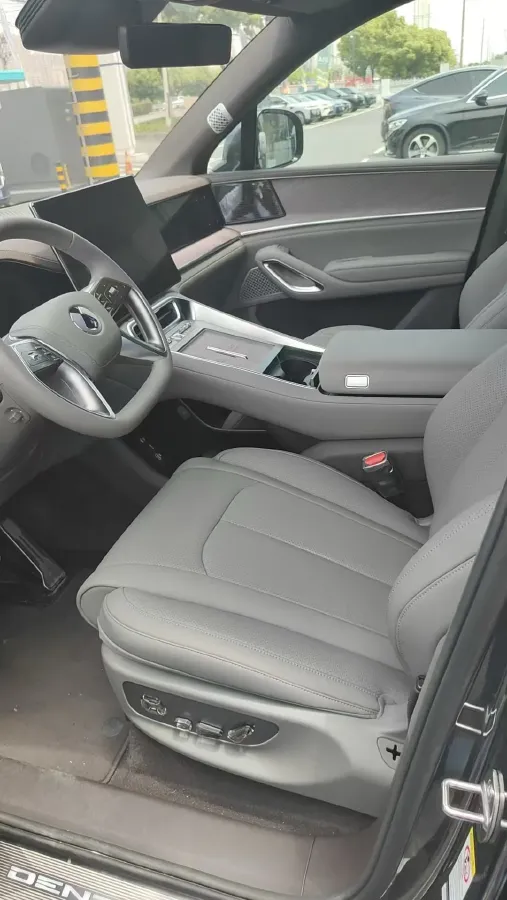 2025 Denza DenzaN9 2.0T 207HP L4 E-CVT PHEV,autocango,china used car exporter,china ev exporter,chinese used car exporter,chinese used ev exporter