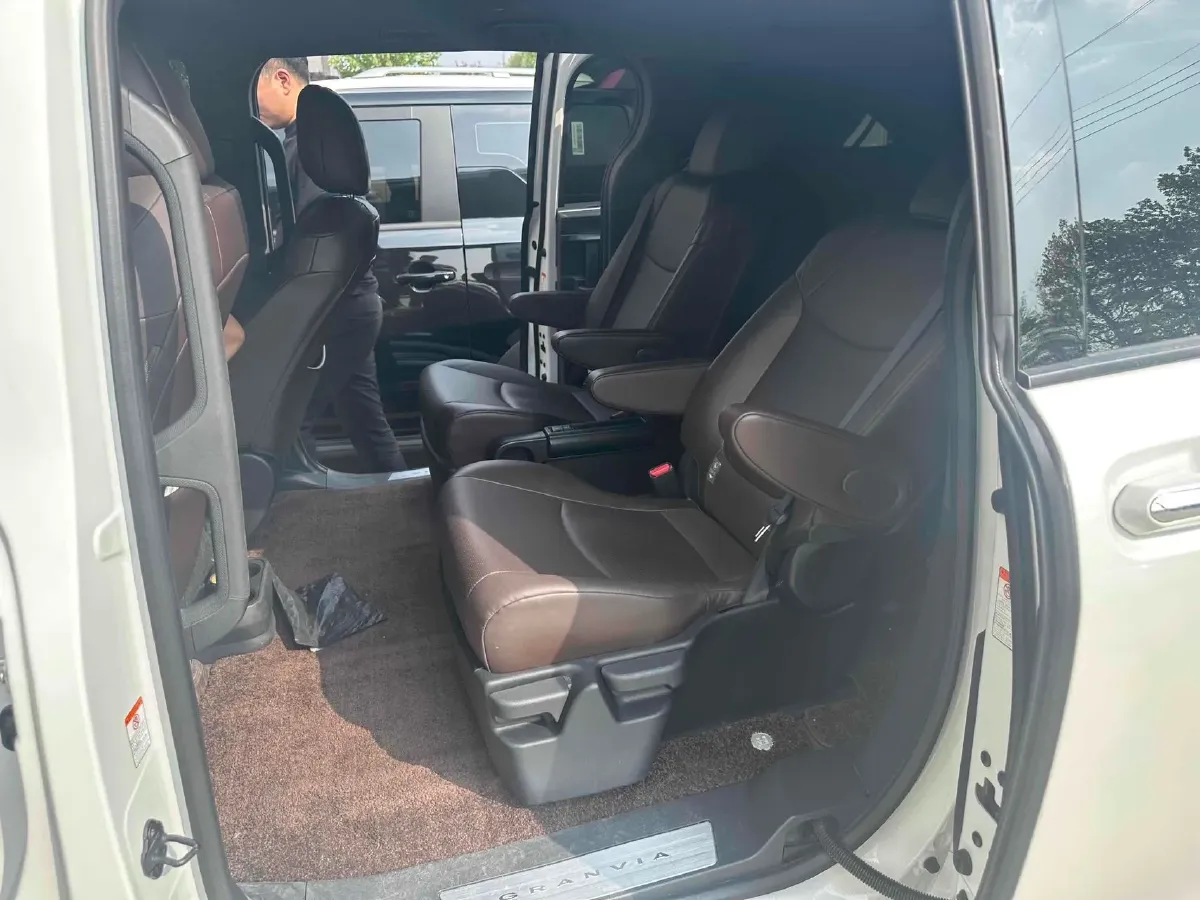 2024 Toyota Granvia 2.5L 189HP L4 E-CVT Hybrid,autocango,china used car exporter,china ev exporter,chinese used car exporter,chinese used ev exporter