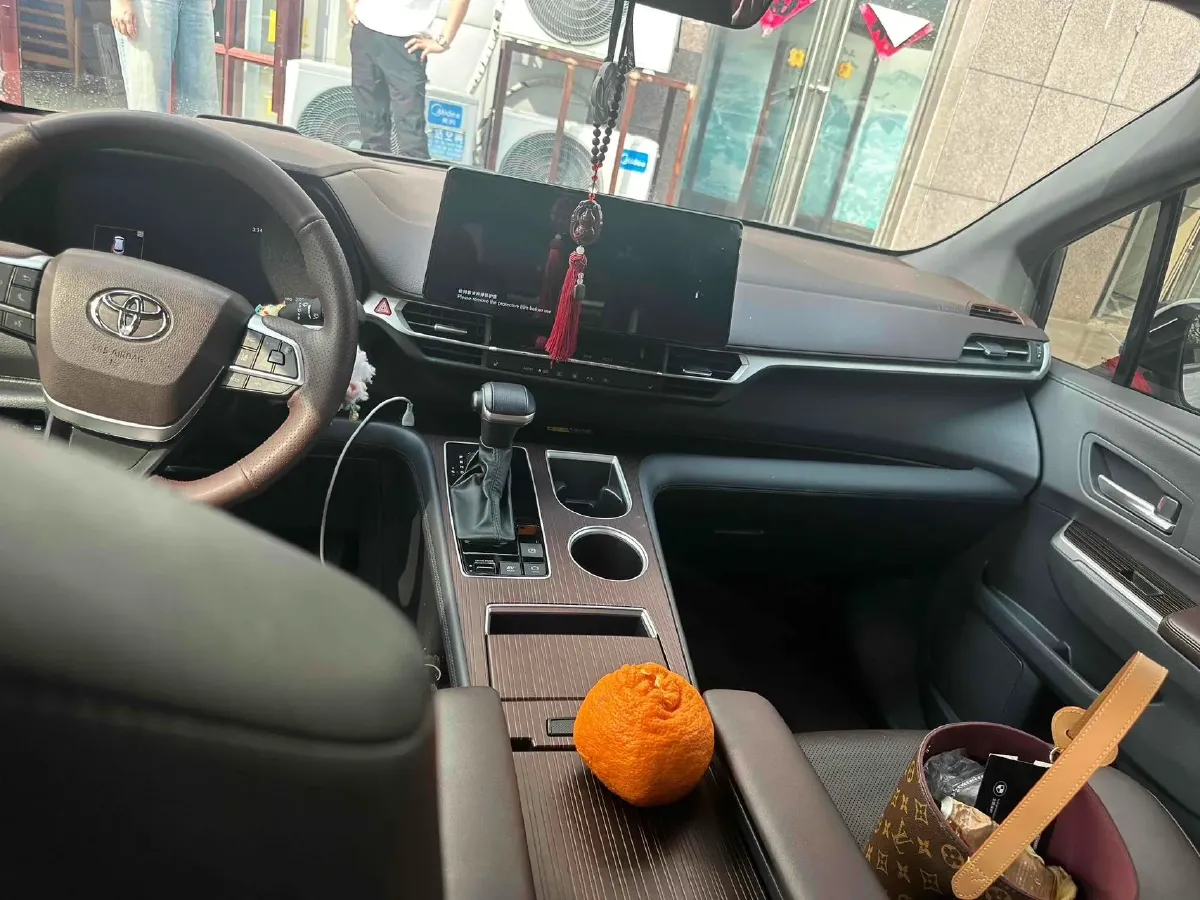 2024 Toyota Granvia 2.5L 189HP L4 E-CVT Hybrid,autocango,china used car exporter,china ev exporter,chinese used car exporter,chinese used ev exporter
