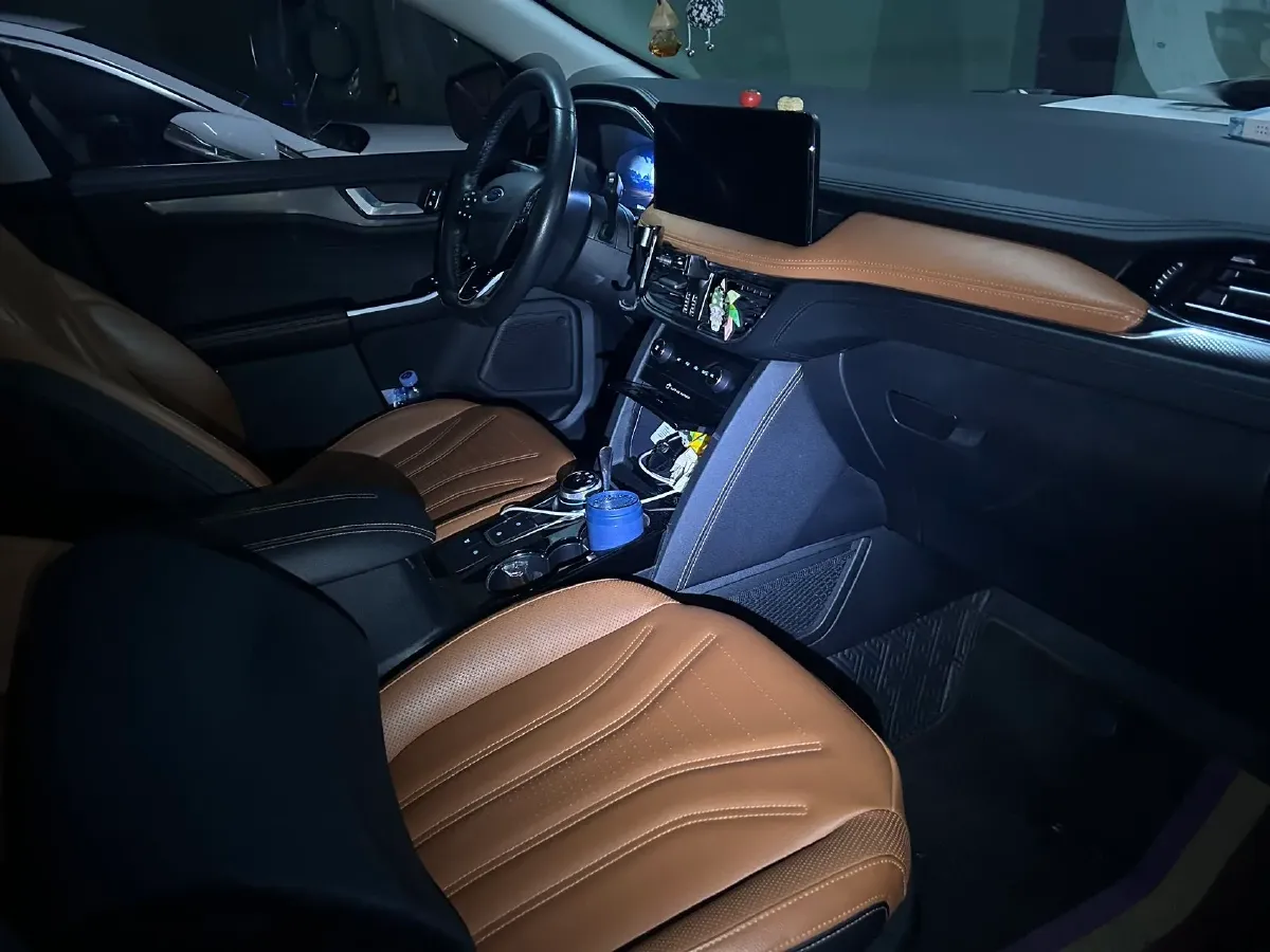 2020 Ford Escape 2.0T 248HP L4 8AT,autocango,china used car exporter,china ev exporter,chinese used car exporter,chinese used ev exporter