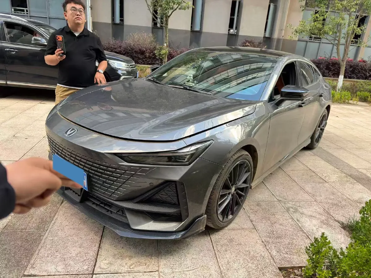 2023 ChangAn UNI-V 1.5T 188HP L4 7DCT,autocango,china used car exporter,china ev exporter,chinese used car exporter,chinese used ev exporter