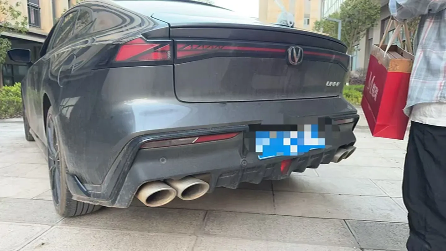 2023 ChangAn UNI-V 1.5T 188HP L4 7DCT,autocango,china used car exporter,china ev exporter,chinese used car exporter,chinese used ev exporter