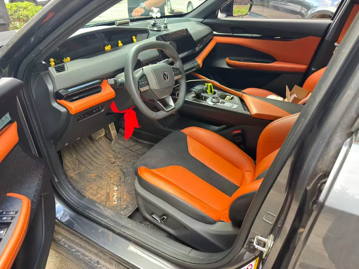 2023 ChangAn UNI-V 1.5T 188HP L4 7DCT,autocango,china used car exporter,china ev exporter,chinese used car exporter,chinese used ev exporter