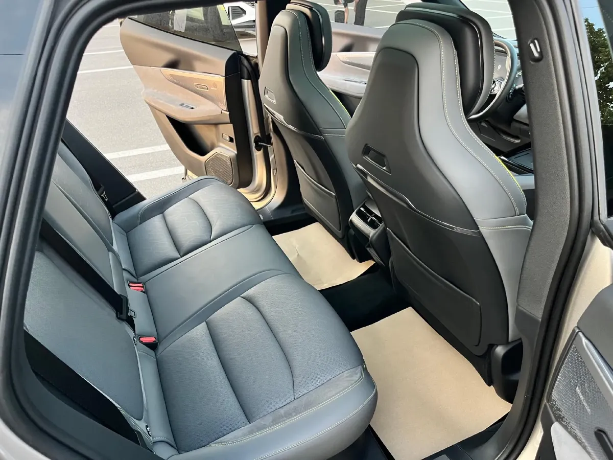 2023 LYNK&CO 08 EM-P 1.5T 163HP L4 3DHT PHEV 21.2KWH,autocango,china used car exporter,china ev exporter,chinese used car exporter,chinese used ev exporter