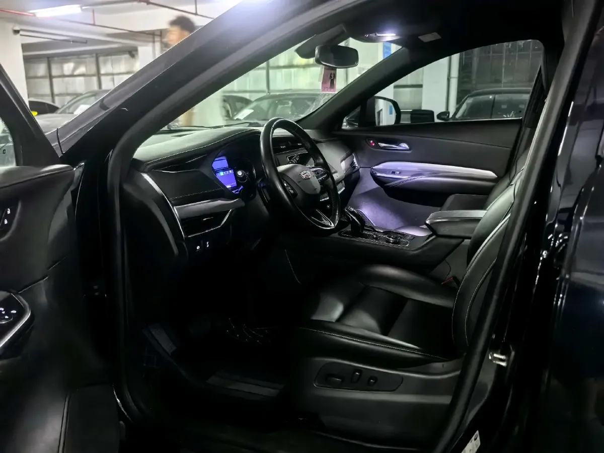2021 Cadillac XT4 2.0T 237HP L4 9AT,autocango,china used car exporter,china ev exporter,chinese used car exporter,chinese used ev exporter
