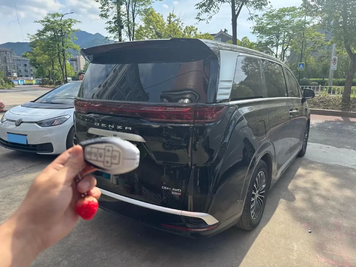 2025 Denza D9 1.5T 156HP L4 E-CVT PHEV 40KWH,autocango,china used car exporter,china ev exporter,chinese used car exporter,chinese used ev exporter