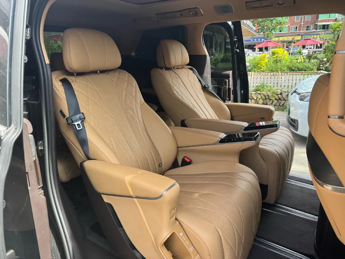 2025 Denza D9 1.5T 156HP L4 E-CVT PHEV 40KWH,autocango,china used car exporter,china ev exporter,chinese used car exporter,chinese used ev exporter