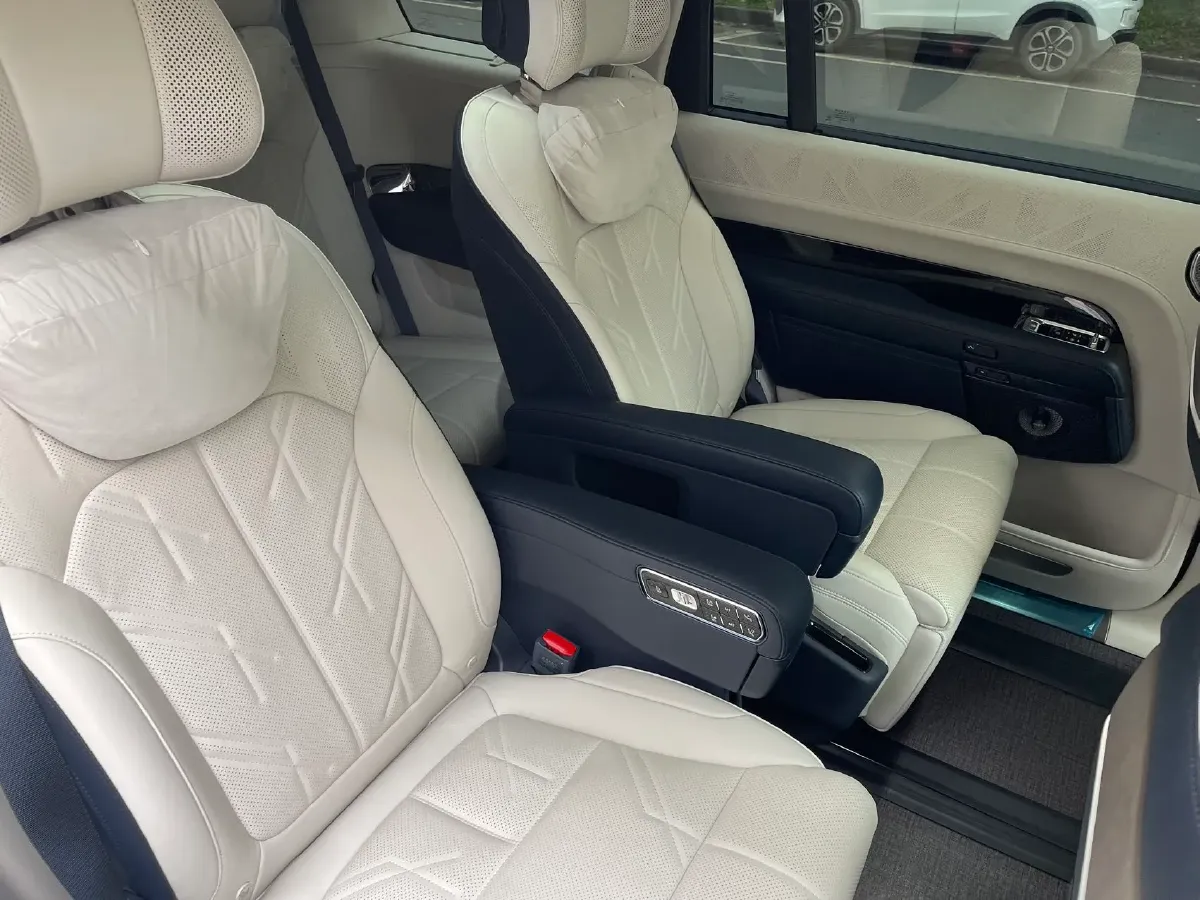 2025 Zeekr 9X 2.0T 279HP L4 1DHT PHEV,autocango,china used car exporter,china ev exporter,chinese used car exporter,chinese used ev exporter