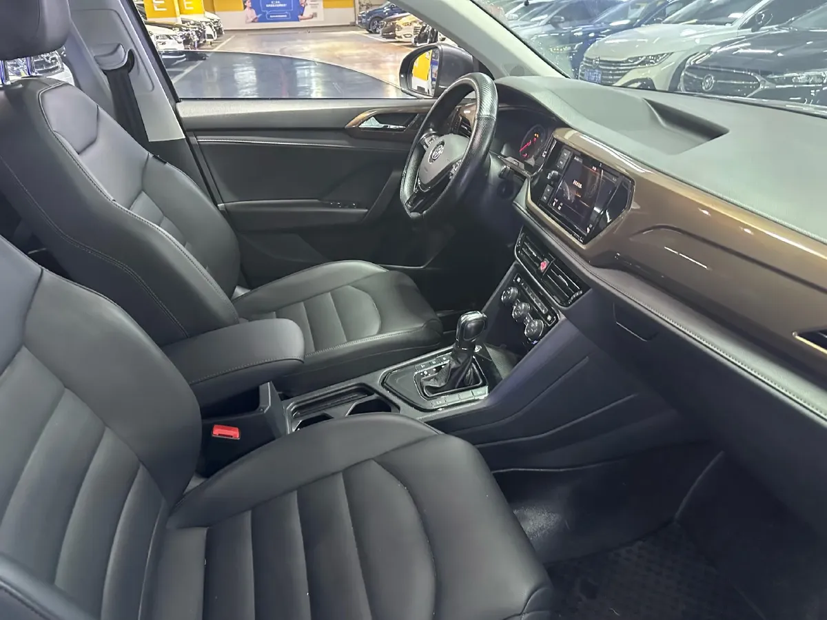 2019 MINI MINI 1.5T 102HP L3 7DCT,autocango,china used car exporter,china ev exporter,chinese used car exporter,chinese used ev exporter