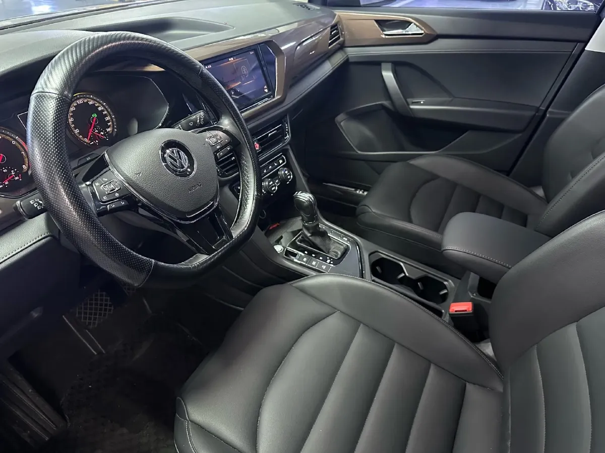 2019 MINI MINI 1.5T 102HP L3 7DCT,autocango,china used car exporter,china ev exporter,chinese used car exporter,chinese used ev exporter