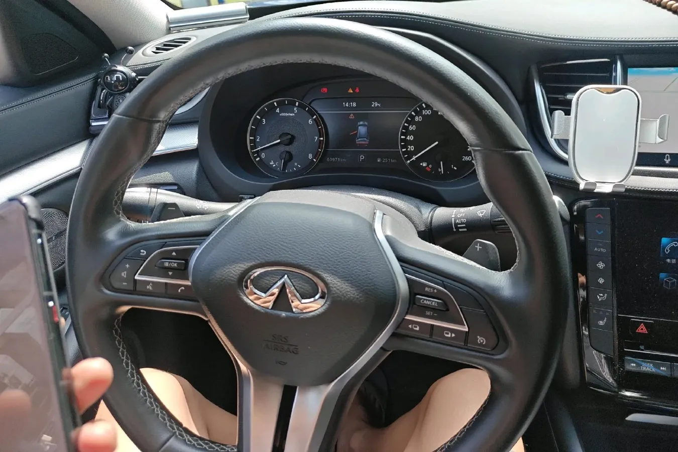 2020 Infiniti QX50 2.0T 261HP L4 CVT,autocango,china used car exporter,china ev exporter,chinese used car exporter,chinese used ev exporter