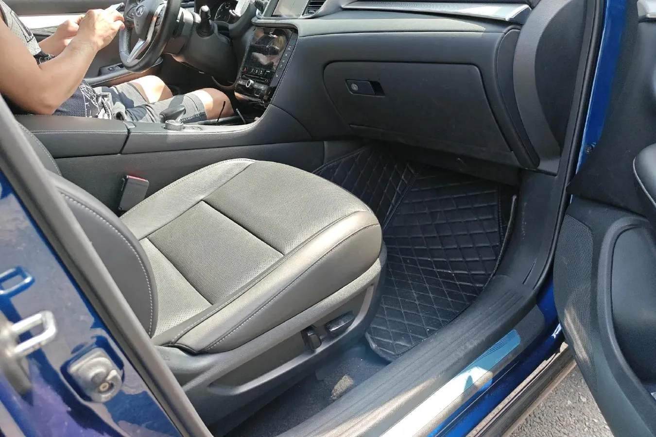 2020 Infiniti QX50 2.0T 261HP L4 CVT,autocango,china used car exporter,china ev exporter,chinese used car exporter,chinese used ev exporter