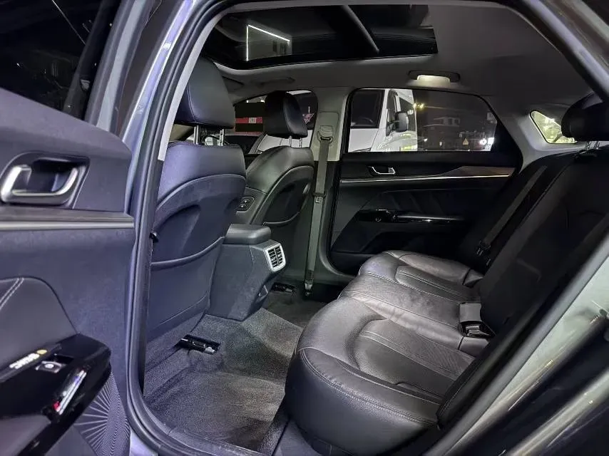 2021 Kia K5 2.0T 240HP L4 8AT,autocango,china used car exporter,china ev exporter,chinese used car exporter,chinese used ev exporter
