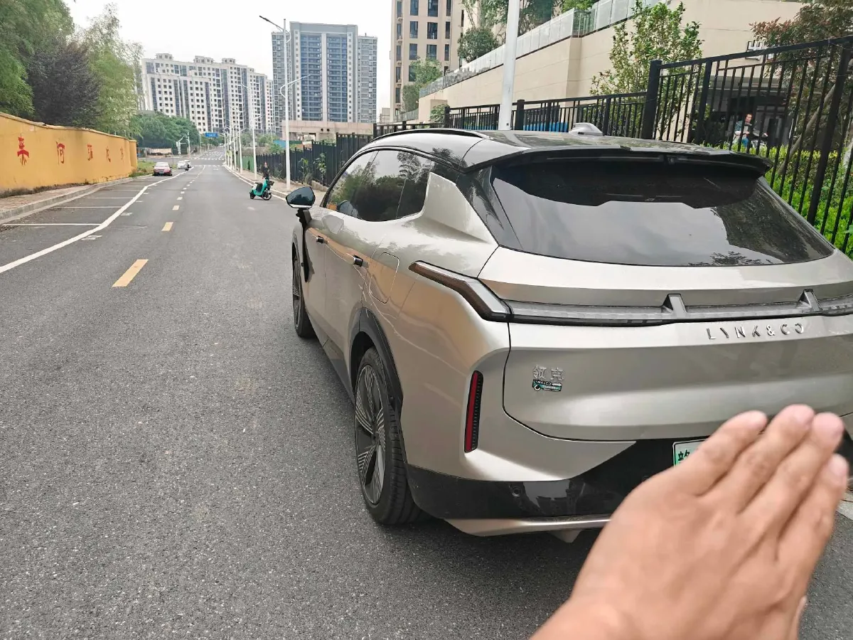2023 LYNK&CO 08 EM-P 1.5T 163HP L4 3DHT PHEV 39.8KWH,autocango,china used car exporter,china ev exporter,chinese used car exporter,chinese used ev exporter