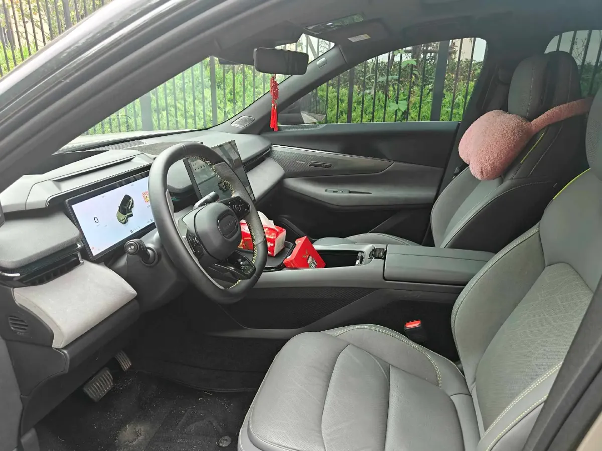 2023 LYNK&CO 08 EM-P 1.5T 163HP L4 3DHT PHEV 39.8KWH,autocango,china used car exporter,china ev exporter,chinese used car exporter,chinese used ev exporter