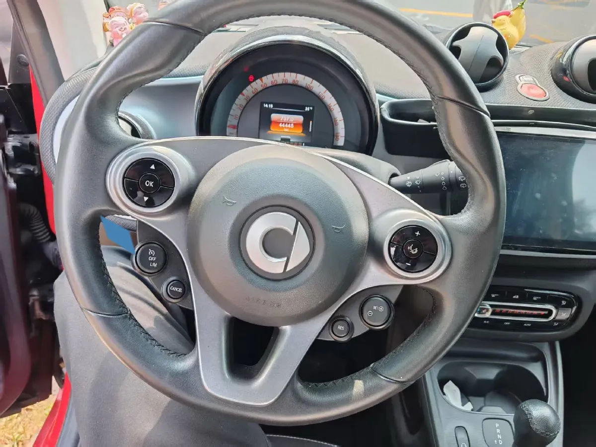 2019 Smart smart fortwo 0.9T 90HP L3 6DCT,autocango,china used car exporter,china ev exporter,chinese used car exporter,chinese used ev exporter