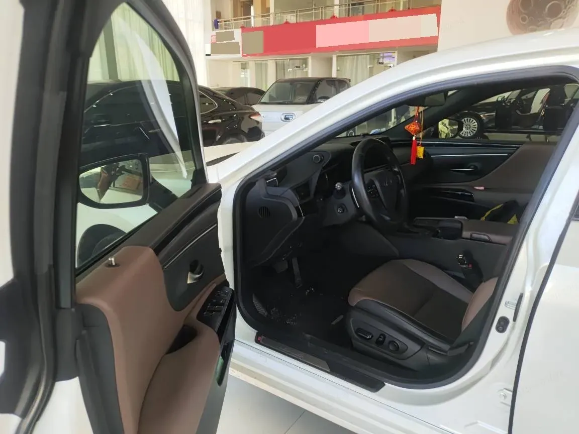 2021 Lexus ES 2.0L 173HP L4 CVT,autocango,china used car exporter,china ev exporter,chinese used car exporter,chinese used ev exporter