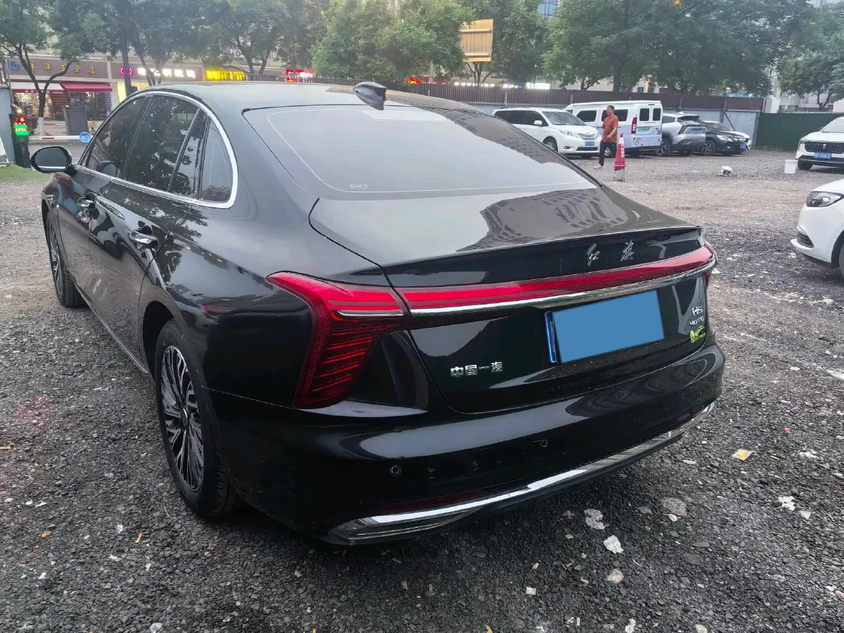 2025 HongQi H5 1.5T 169HP L4 1DHT Hybrid,autocango,china used car exporter,china ev exporter,chinese used car exporter,chinese used ev exporter
