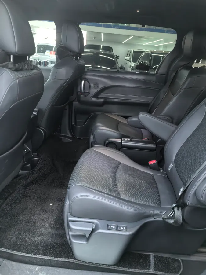 2023 Toyota Granvia 2.5L 189HP L4 E-CVT Hybrid,autocango,china used car exporter,china ev exporter,chinese used car exporter,chinese used ev exporter