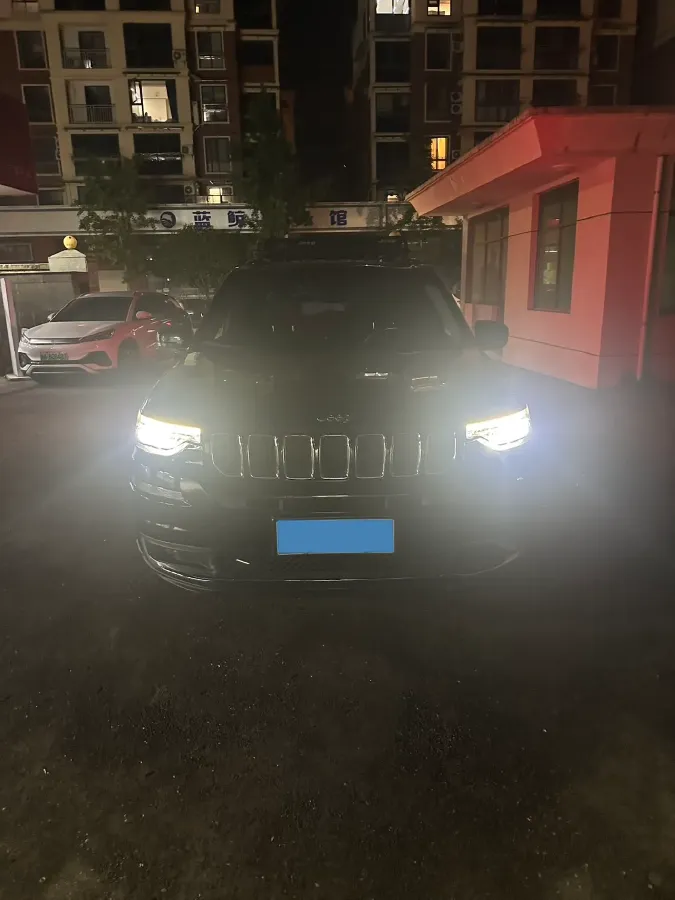2018 Jeep Grand Commander 2.0T 265HP L4 9AT,autocango,china used car exporter,china ev exporter,chinese used car exporter,chinese used ev exporter