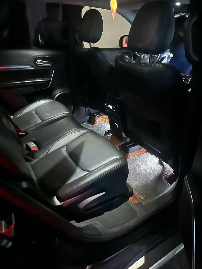 2018 Jeep Grand Commander 2.0T 265HP L4 9AT,autocango,china used car exporter,china ev exporter,chinese used car exporter,chinese used ev exporter