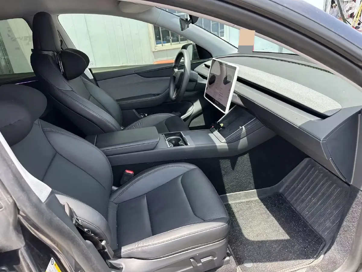 2025 Tesla Model Y BEV 62.5KWH,autocango,china used car exporter,china ev exporter,chinese used car exporter,chinese used ev exporter