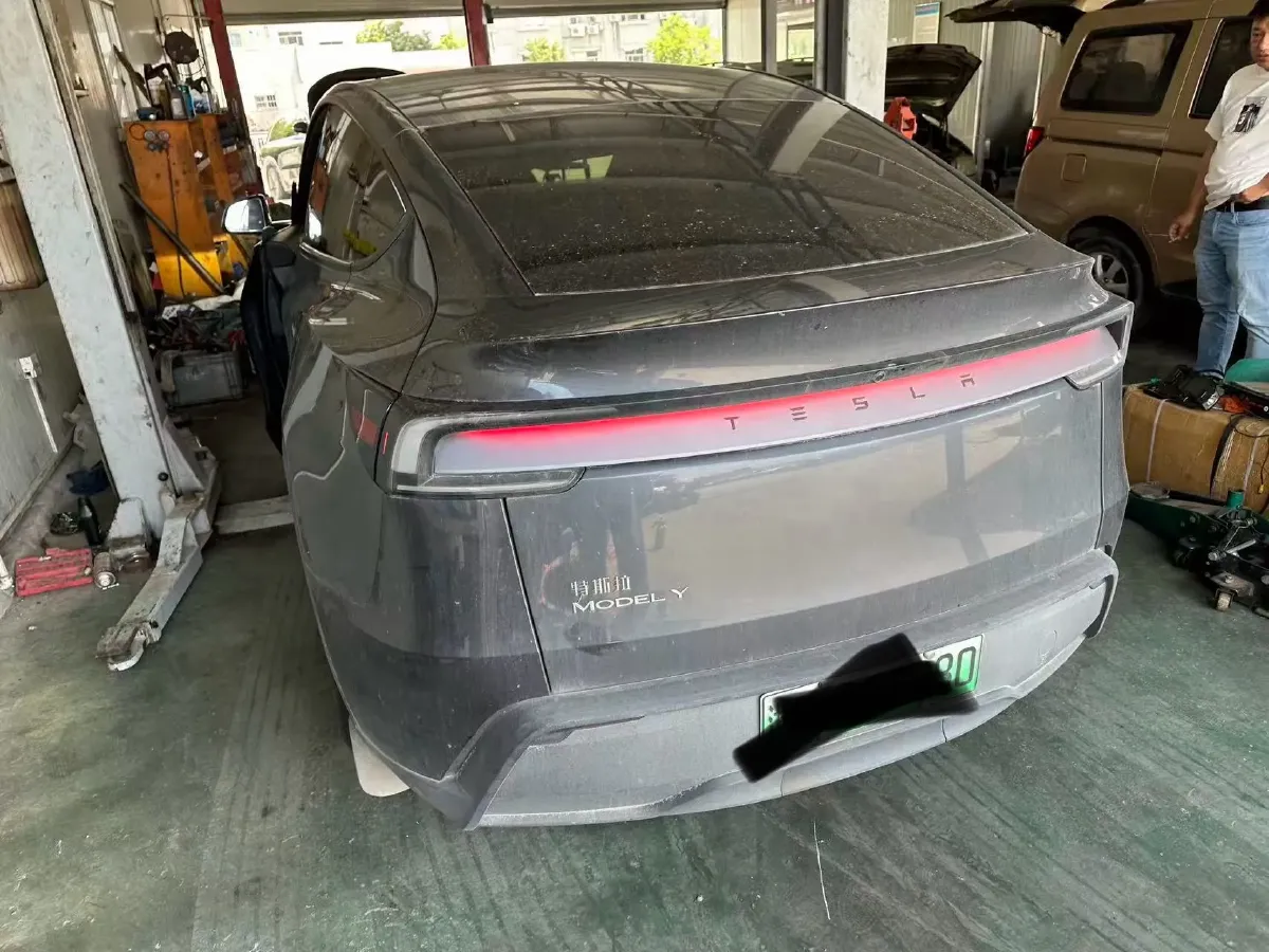 2025 Tesla Model Y BEV 62.5KWH,autocango,china used car exporter,china ev exporter,chinese used car exporter,chinese used ev exporter