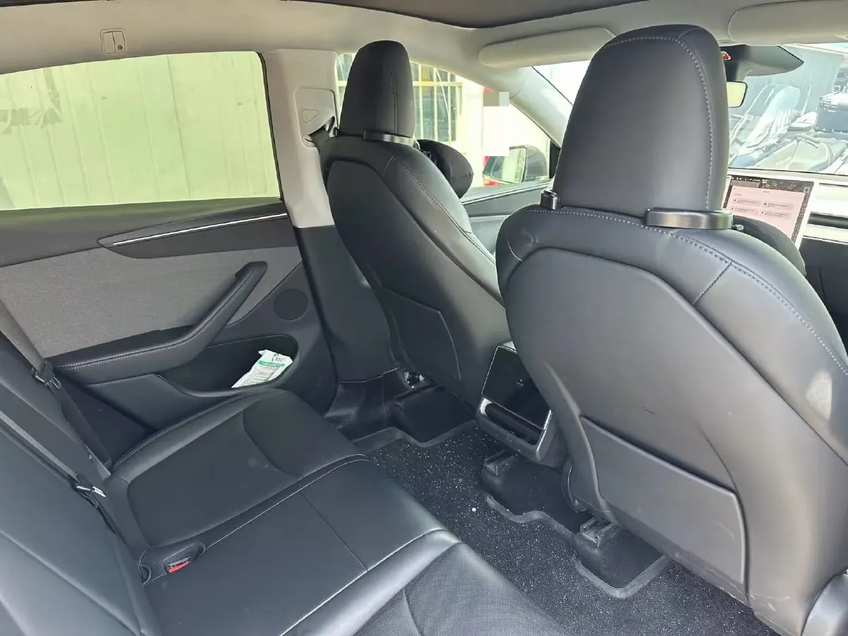 2025 Tesla Model Y BEV 62.5KWH,autocango,china used car exporter,china ev exporter,chinese used car exporter,chinese used ev exporter