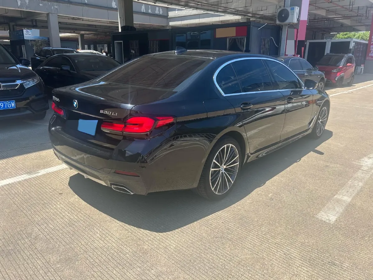 2022 BMW 5 Series 2.0T 252HP L4 8AT,autocango,china used car exporter,china ev exporter,chinese used car exporter,chinese used ev exporter