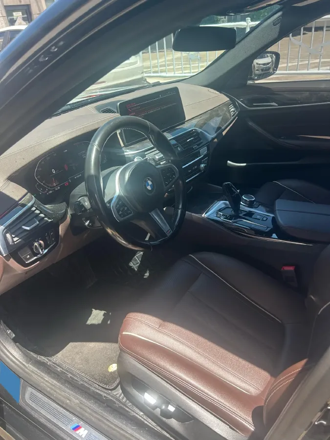 2022 BMW 5 Series 2.0T 252HP L4 8AT,autocango,china used car exporter,china ev exporter,chinese used car exporter,chinese used ev exporter