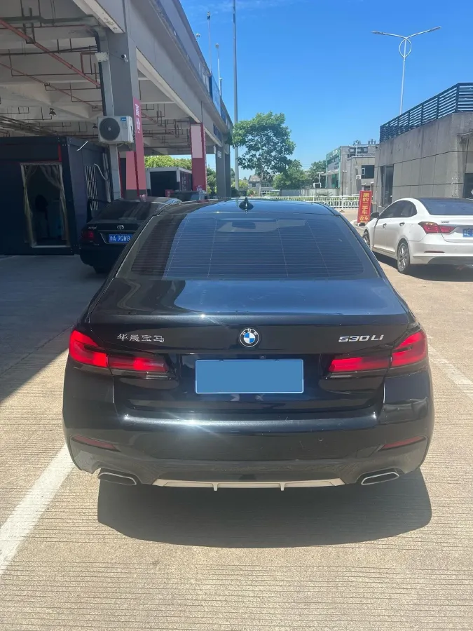 2022 BMW 5 Series 2.0T 252HP L4 8AT,autocango,china used car exporter,china ev exporter,chinese used car exporter,chinese used ev exporter