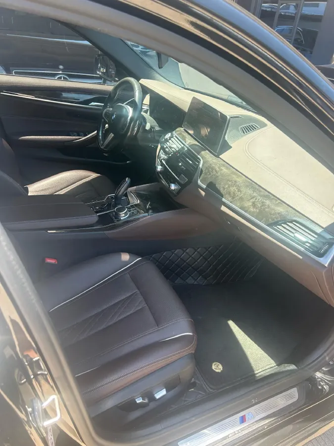 2022 BMW 5 Series 2.0T 252HP L4 8AT,autocango,china used car exporter,china ev exporter,chinese used car exporter,chinese used ev exporter