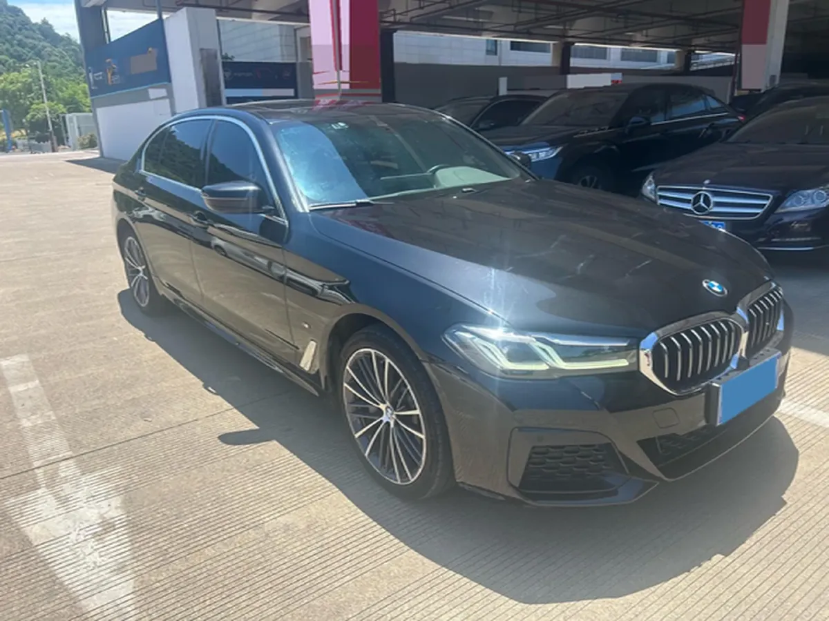 2022 BMW 5 Series 2.0T 252HP L4 8AT,autocango,china used car exporter,china ev exporter,chinese used car exporter,chinese used ev exporter