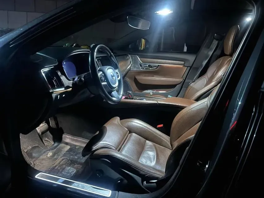 2022 Volvo V90 2.0T 250HP L4 8AT,autocango,china used car exporter,china ev exporter,chinese used car exporter,chinese used ev exporter